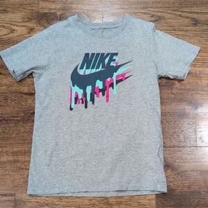 Boys Nike gray logo T-shirt size S